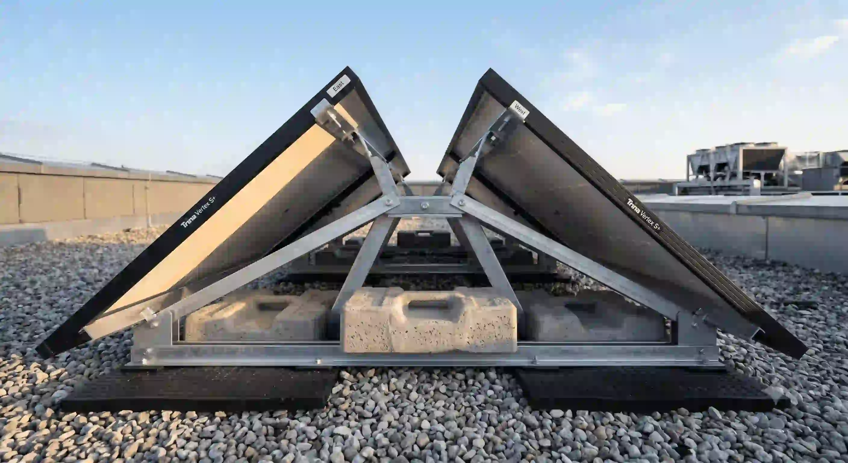 Balkonkraftwerk mit Ost-West-Ausrichtung flach aufgeständert